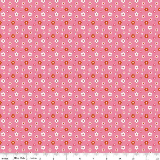 Floral - Pink: Patchwork Floral Pink fabric with petaled flowers and butterflies on pink background