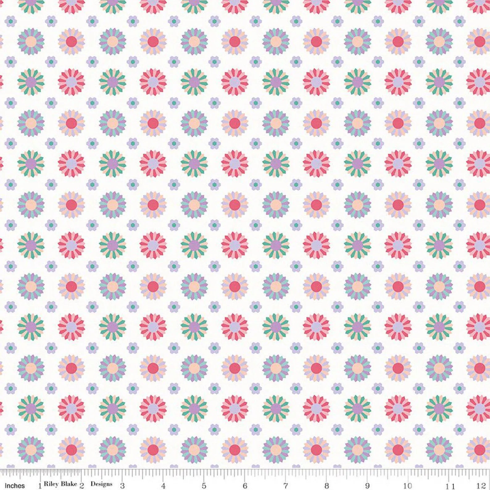 Dresden - Cream: Patchwork Dresden Cream fabric featuring Dresden plate quilt motif on cream background